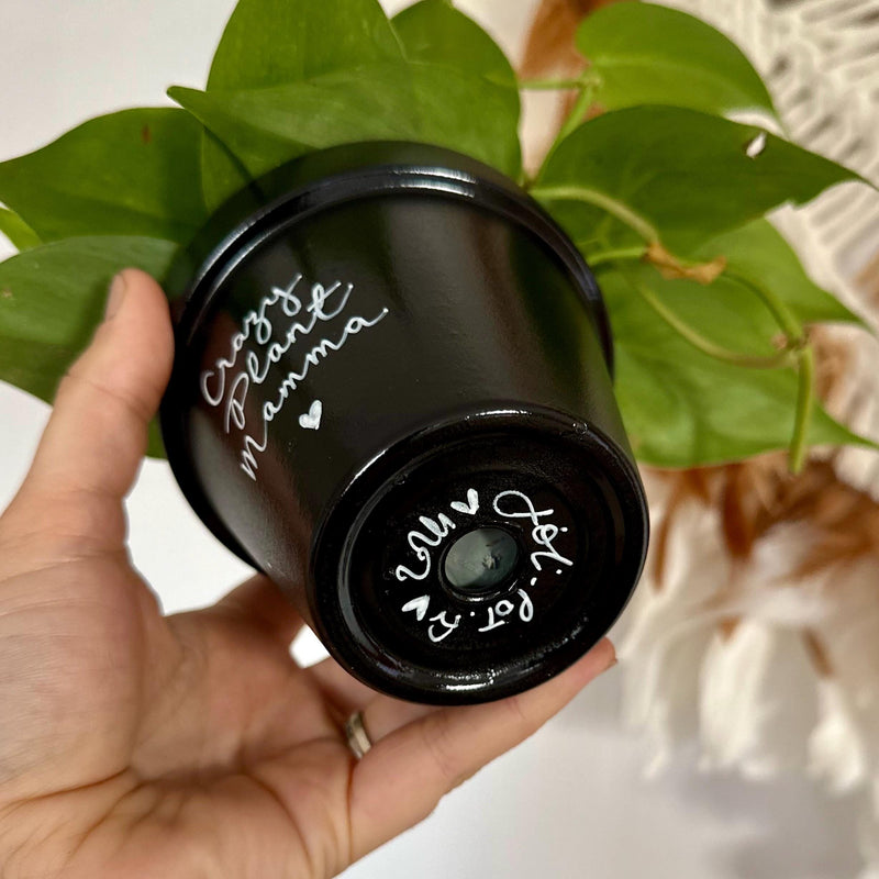 pot de fleur personnalisé, pot de fleur noir, cache pot noir, pot personnalisable, pot personnalisé, cadeau plant lover, cadeau plant addict, plant mama, crazy pant lady, plant dad, cadeau noel, cadeau anniversaire, cadeau original made in france