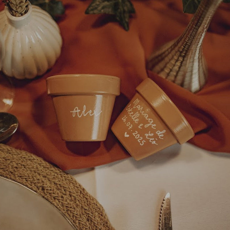 Petits pots en terre cuite personnalisés au prénom de chaque invité, cadeau invité mariage Joli Pot