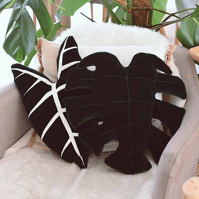 coussin feuille alocasia frydek et monstera deliciosa plante verte